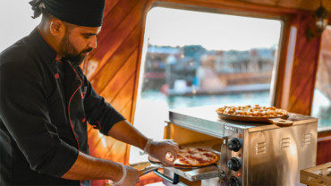 Creek sightseeing cruise with unlimited Pizza